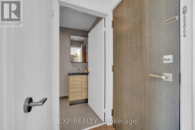 Building Photo - 1238 Dundas St E