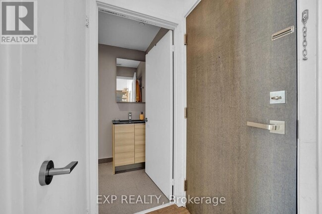 Photo du bâtiment - 1238 Dundas St E