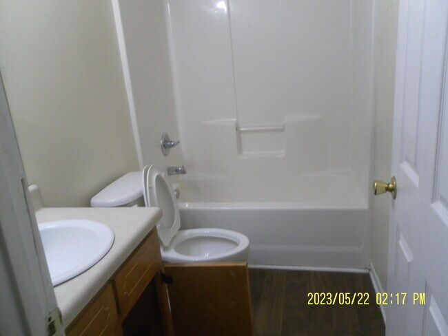 Foto del edificio - 205 Brooks Blvd