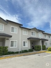 Building Photo - 11810 NE 19th Dr