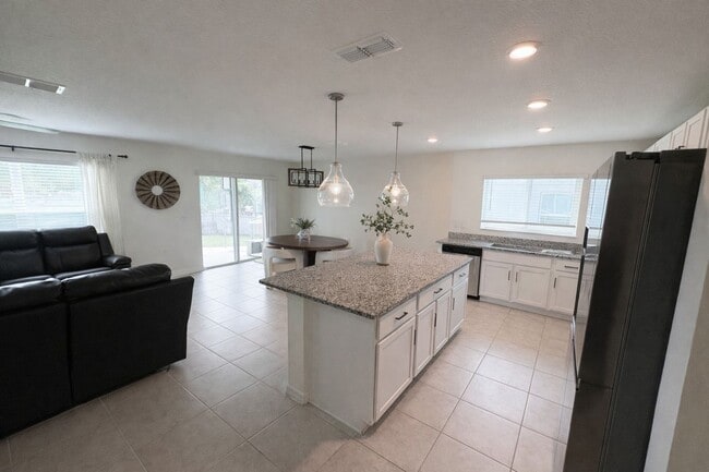 Foto del edificio - 433 Summer Grove Ln