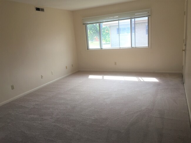 Foto del edificio - College Mall Apartments