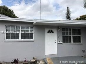 Building Photo - 5411 SW 38th St
