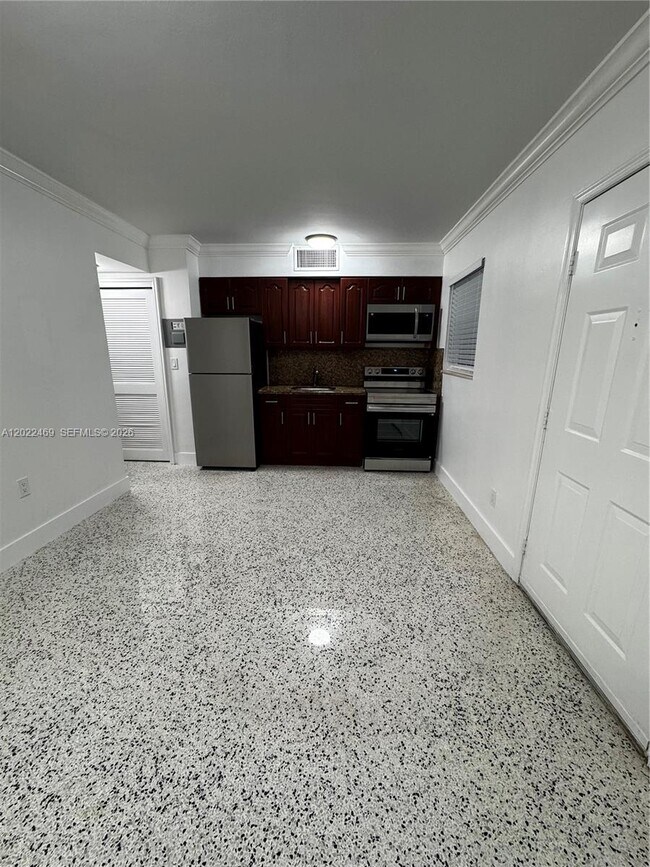 Foto del edificio - 2725 SW 25th St