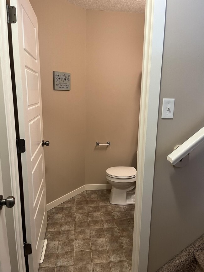 Photo du bâtiment - 5242 Aerodrome Rd