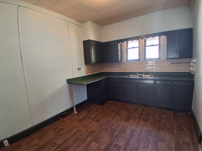 Building Photo - 409 Ave A