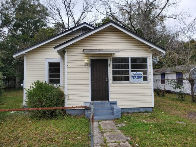 Photo - 1943 Broadway Ave House