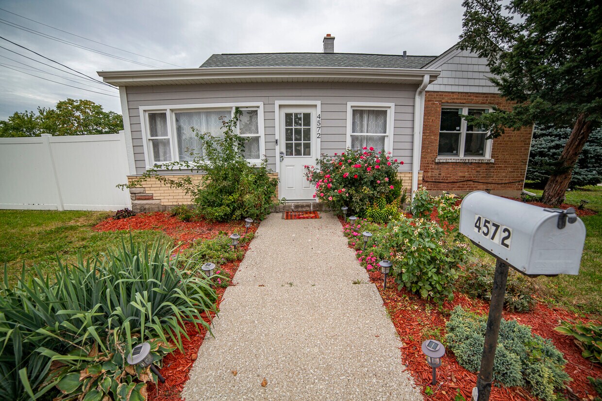 Foto principal - 4572 Rumsey Ave