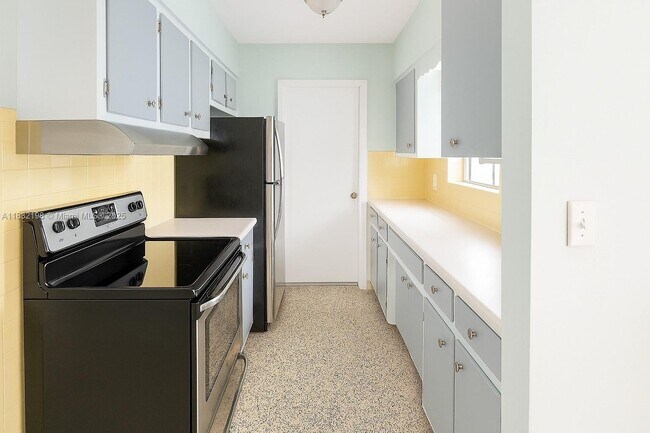 Foto del edificio - 2716 NE 32nd St