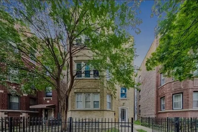 Building Photo - 8113 S Drexel Ave