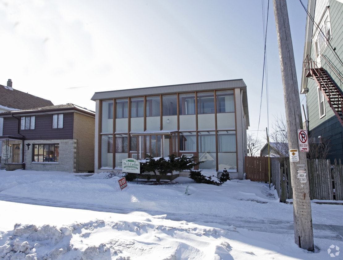 Building Photo - 3445 E Plankinton Ave