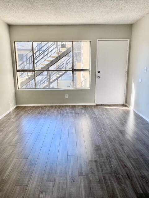 Foto del edificio - 318 N Ave 57 Ave
