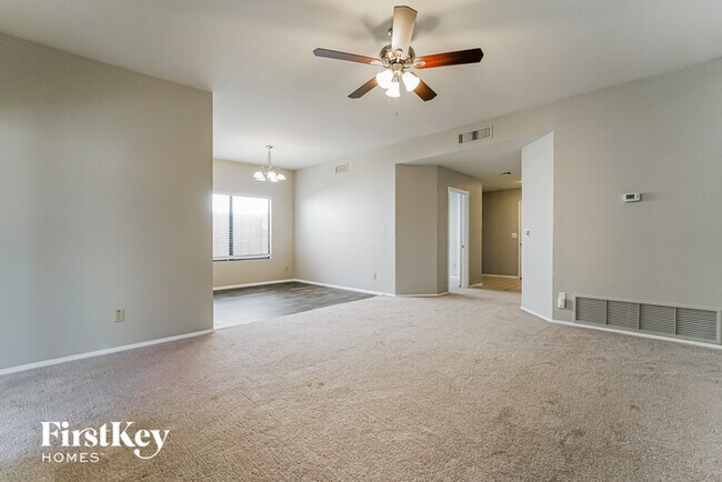 Building Photo - 716 W Mountain Ridge Dr