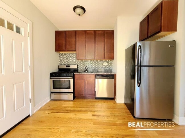 Building Photo - 1 bedroom in CHICAGO IL 60657