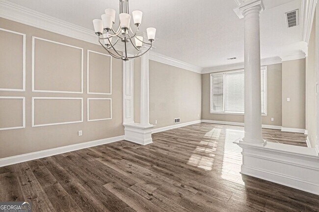 Building Photo - Fully Renovated Spacious 4BR Home nestled in beautiful community!