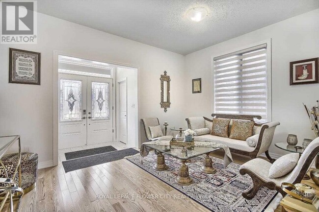 Building Photo - 3362 Post Rd