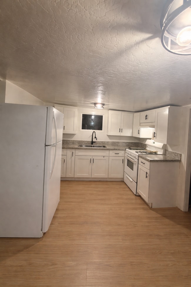 Building Photo - 415 S Lafond Rd