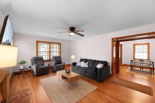 Building Photo - 47 Brentwood Dr