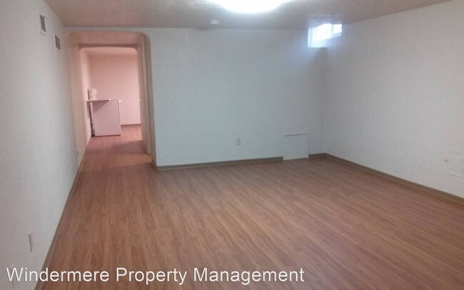Building Photo - 240 E Poplar St