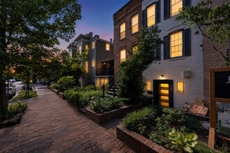Building Photo - 715 A St NE