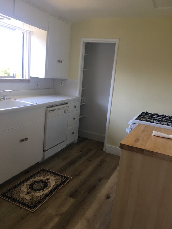 Kitchen - 2240 Rose St