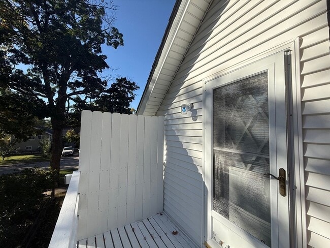 Building Photo - 326 S Walnut St