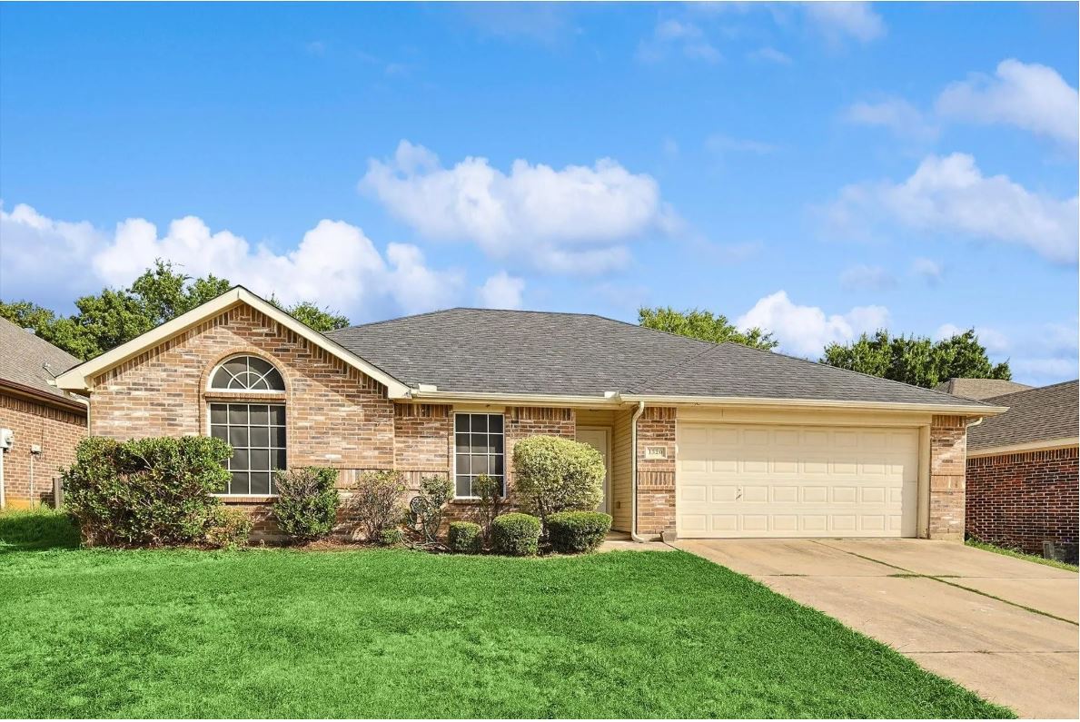 Primary Photo - 1320 Maple Terrace Dr