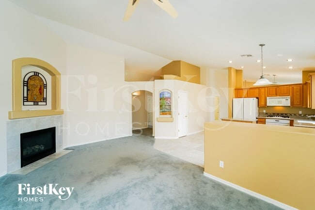 Building Photo - 5240 N Spring Pointe Pl