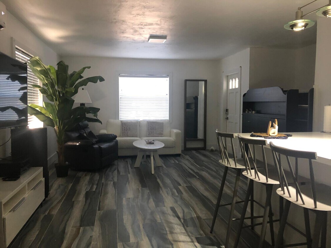 LIVING ROOM - 6 Sunset Rd