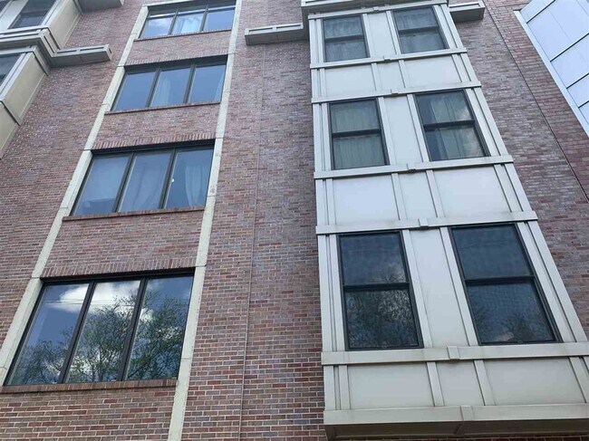 Building Photo - 511 Jackson St
