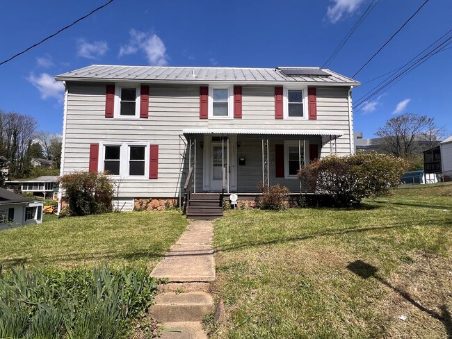 Building Photo - 1101 Cherry Ave