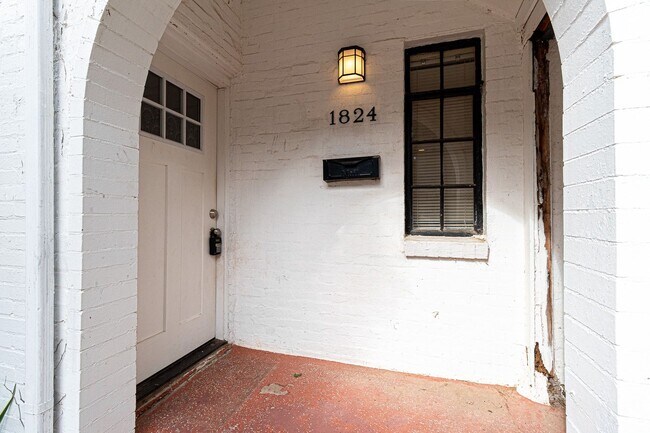 Building Photo - 1824 Carey Pl