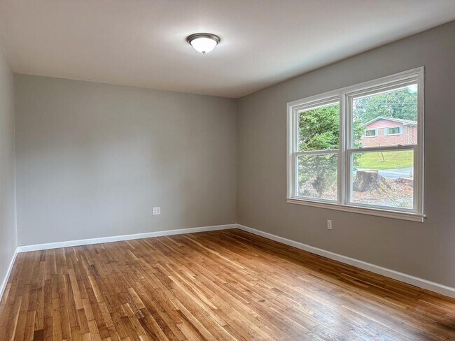 Building Photo - 6071 Pinecreek Rd