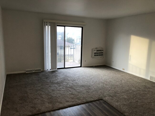 Building Photo - 240 E Dekora St
