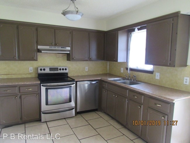 Building Photo - 3 br, 2 bath House - 2606 NE Lake Ave