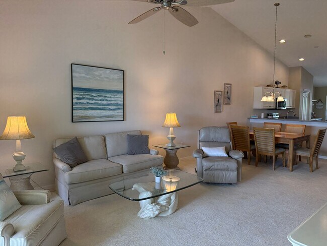 Foto del edificio - Lakeview 2 Bedroom 2 Bath Condo on Golf Co...