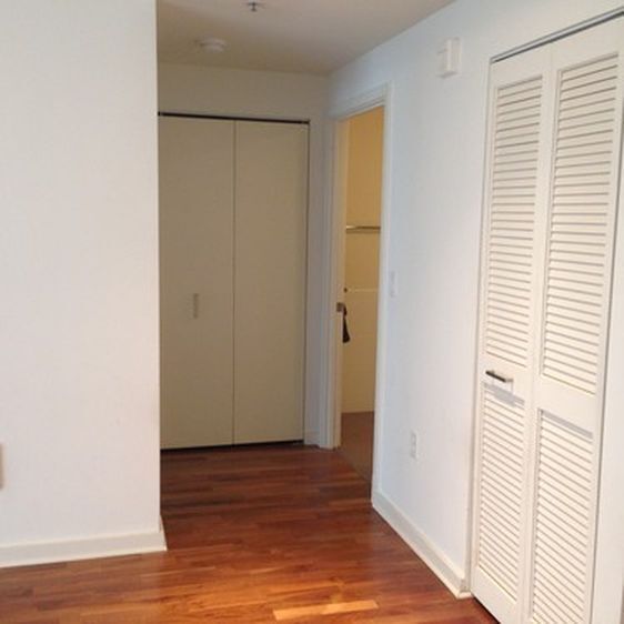 Building Photo - 555 4th St