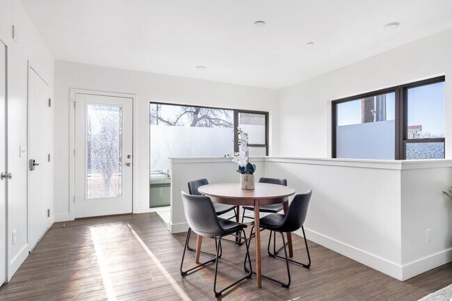 Foto del edificio - Modern 2 Bed / 2 Bath Townhome in Salt Lak...