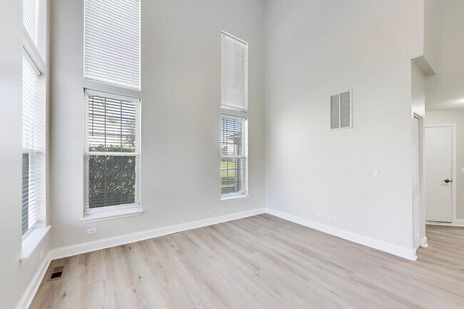 Foto del edificio - 2219 Rossiter Pkwy