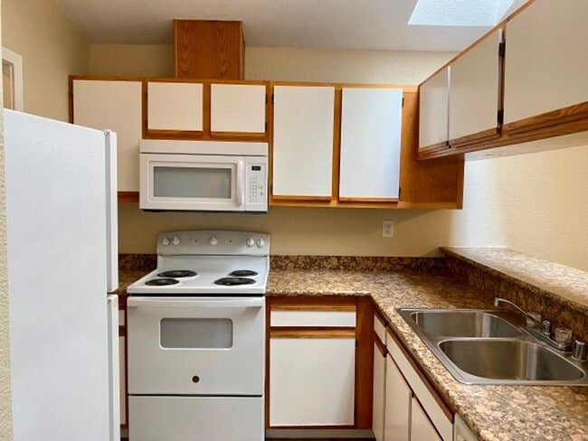 Foto del edificio - Single story beauty!  2 bedroom, 1.5 bath ...