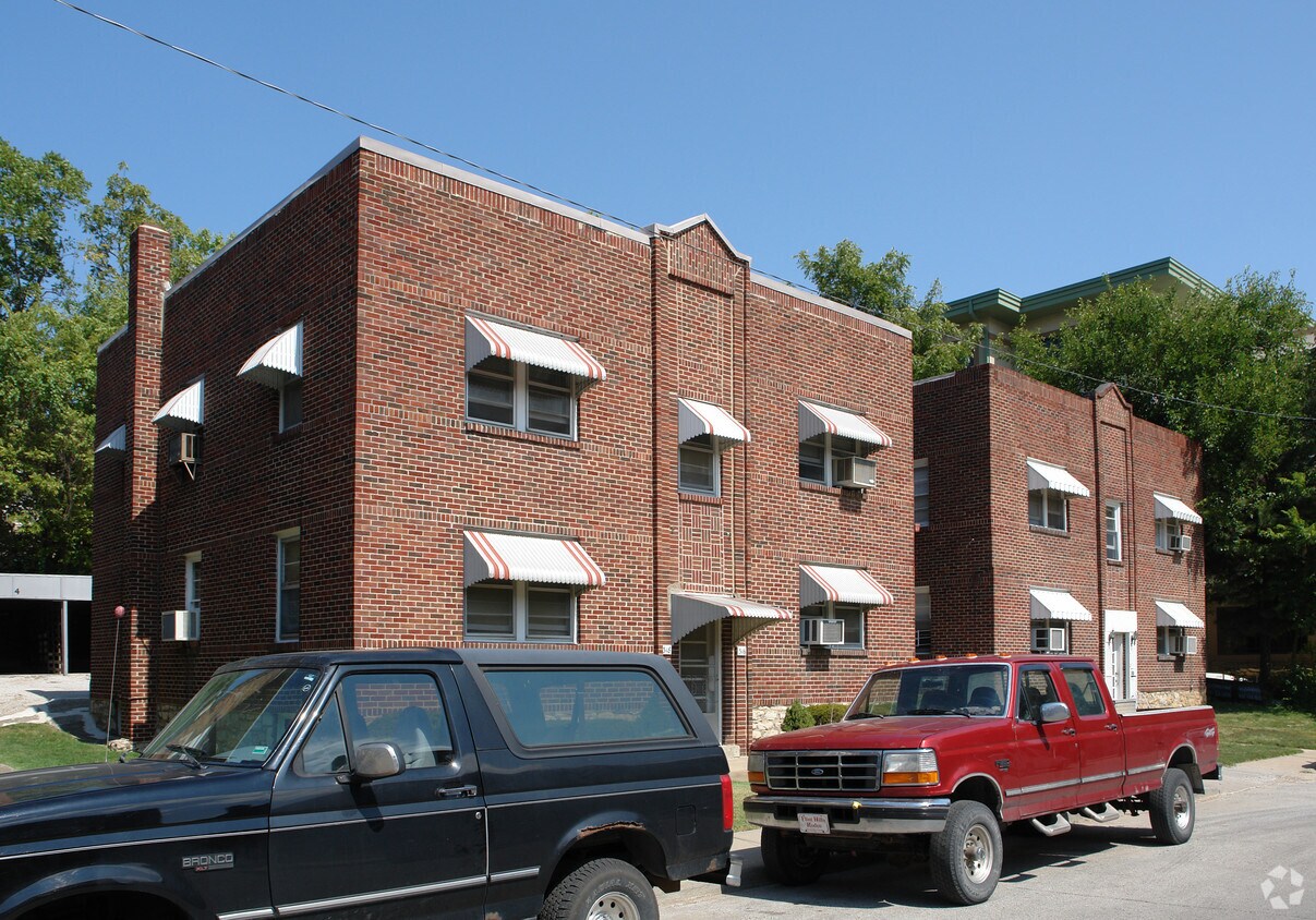 Primary Photo - 310-318 W 45th Ter