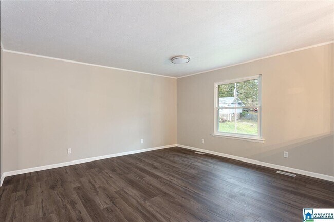 Building Photo - 5818 Holly Trce