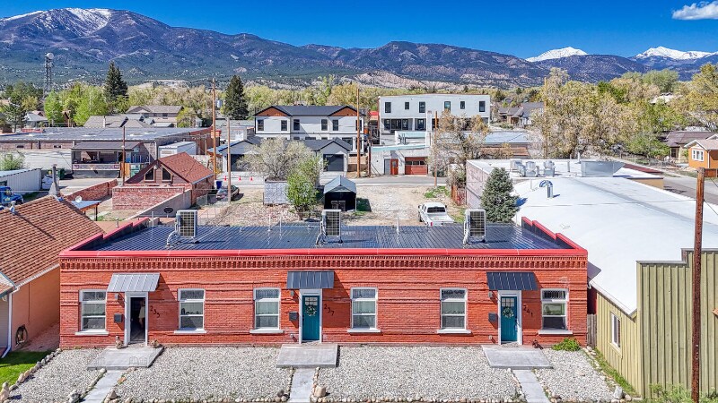 Foto principal - 235 W 3rd St