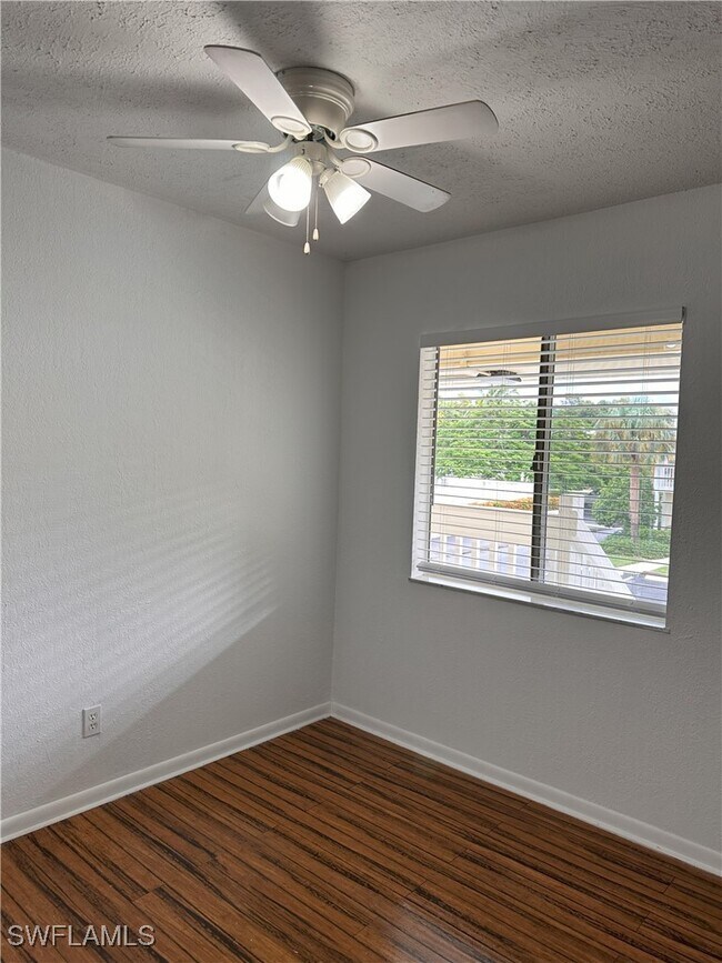 Foto del edificio - 4629 Bayshore Dr