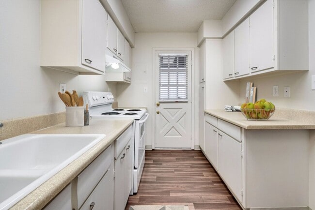 Building Photo - Cambridge Dorchester Apartment Homes