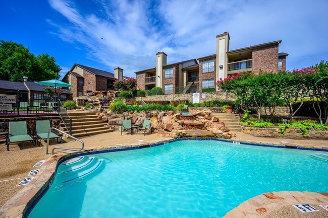 Building Photo - Laurel Heights at Cityview