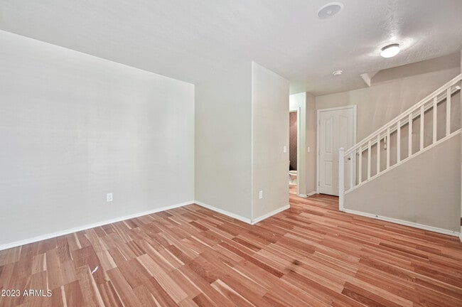 Foto del edificio - 9233 E Neville Ave