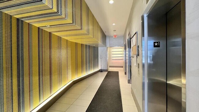 Photo du bâtiment - 13618-1100 100 Ave