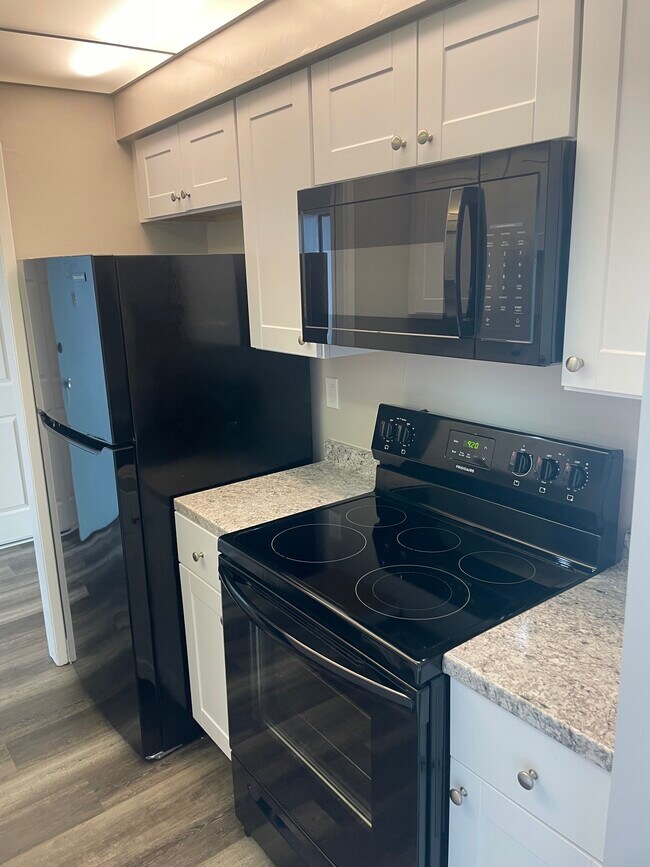 Marymount Manor Apartments 1405 Marshall St Redwood City, CA