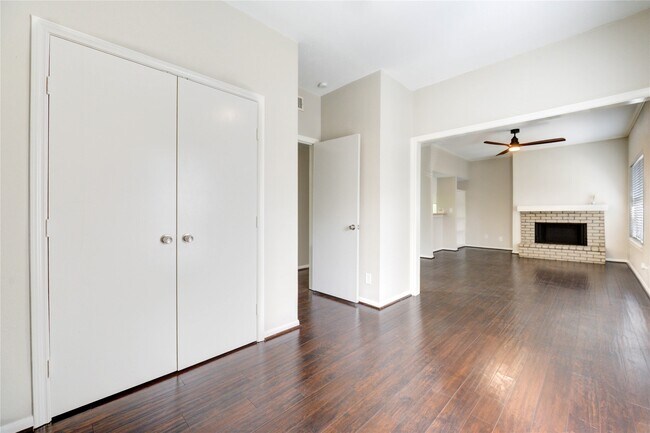 Building Photo - 726 Bering Dr